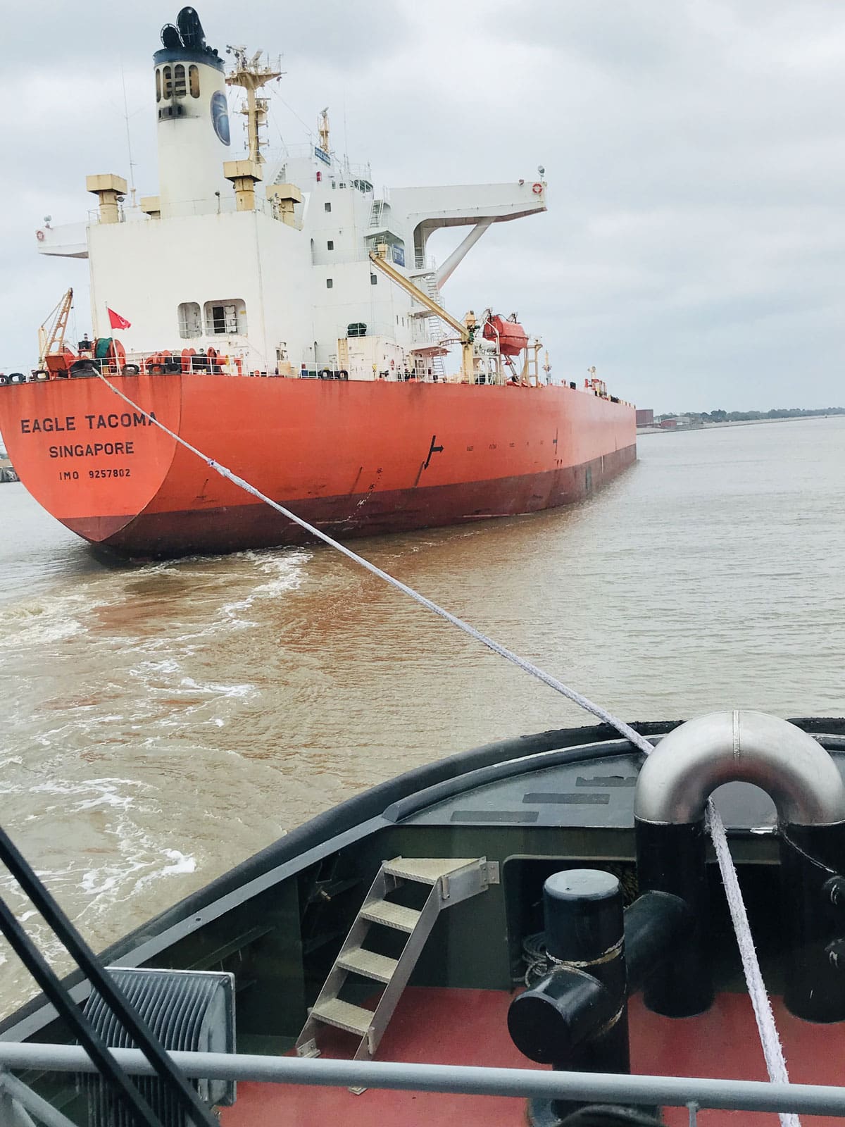 Plasma® winch line on hard working tug