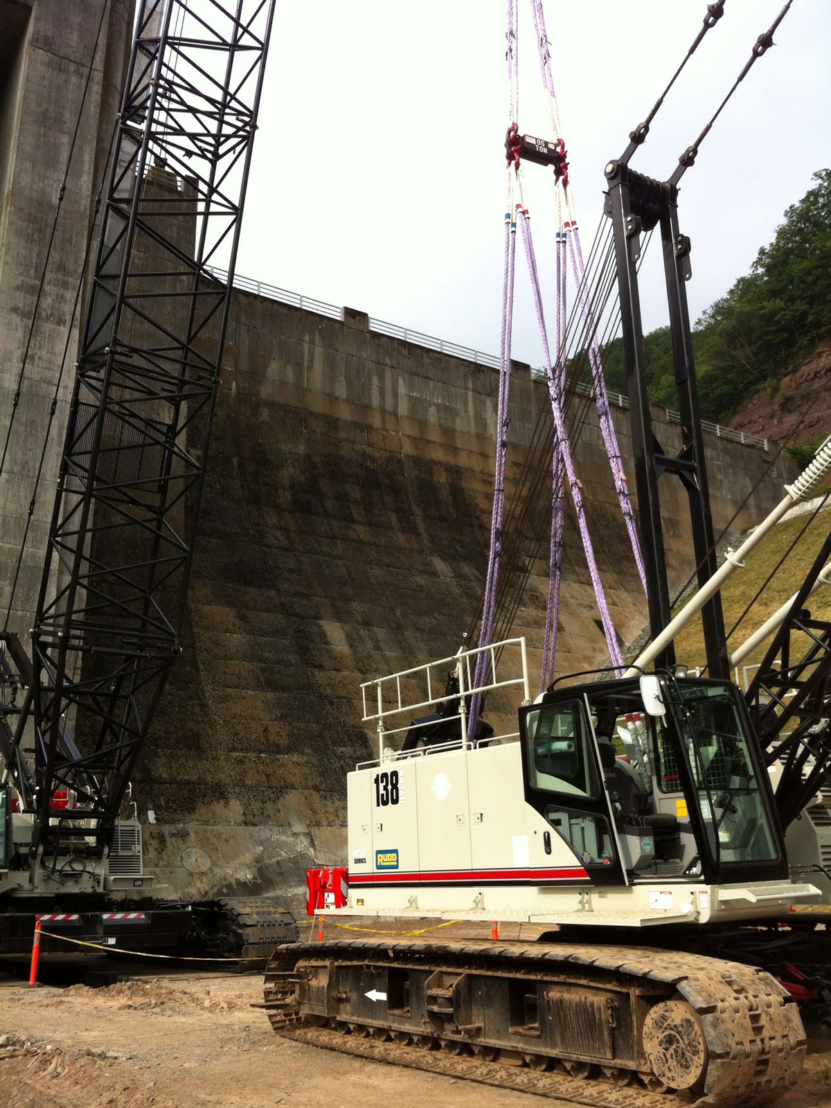 Plasma® rope slings performing a crane lift