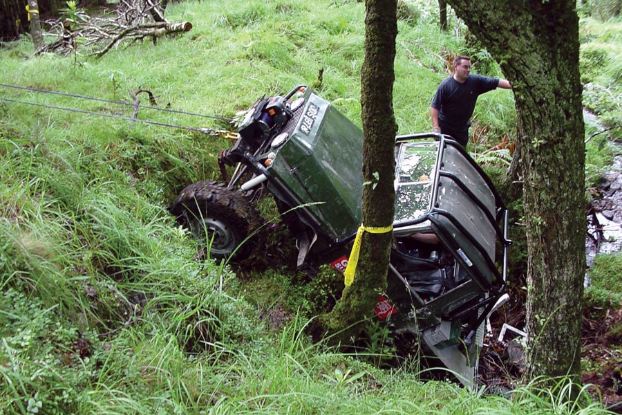 Plasma® rope pulling off-road vehicle out of ditch
